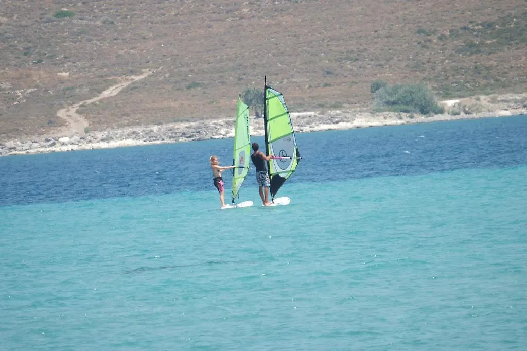 Bed & Breakfast Lapis Port Surf Hotel Alacati